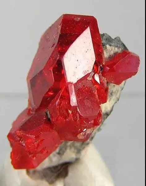 Female yellow trisulfurized two arsenic Female yellow trisulfurized two arsenic