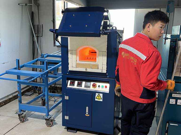 Decent supplied cupellation furnace