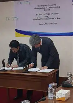 Two men, representing Qingdao Decent Group and SUCOFINDO, Qingdao Decent Group Signed MOU With SUCOFINDO at a table