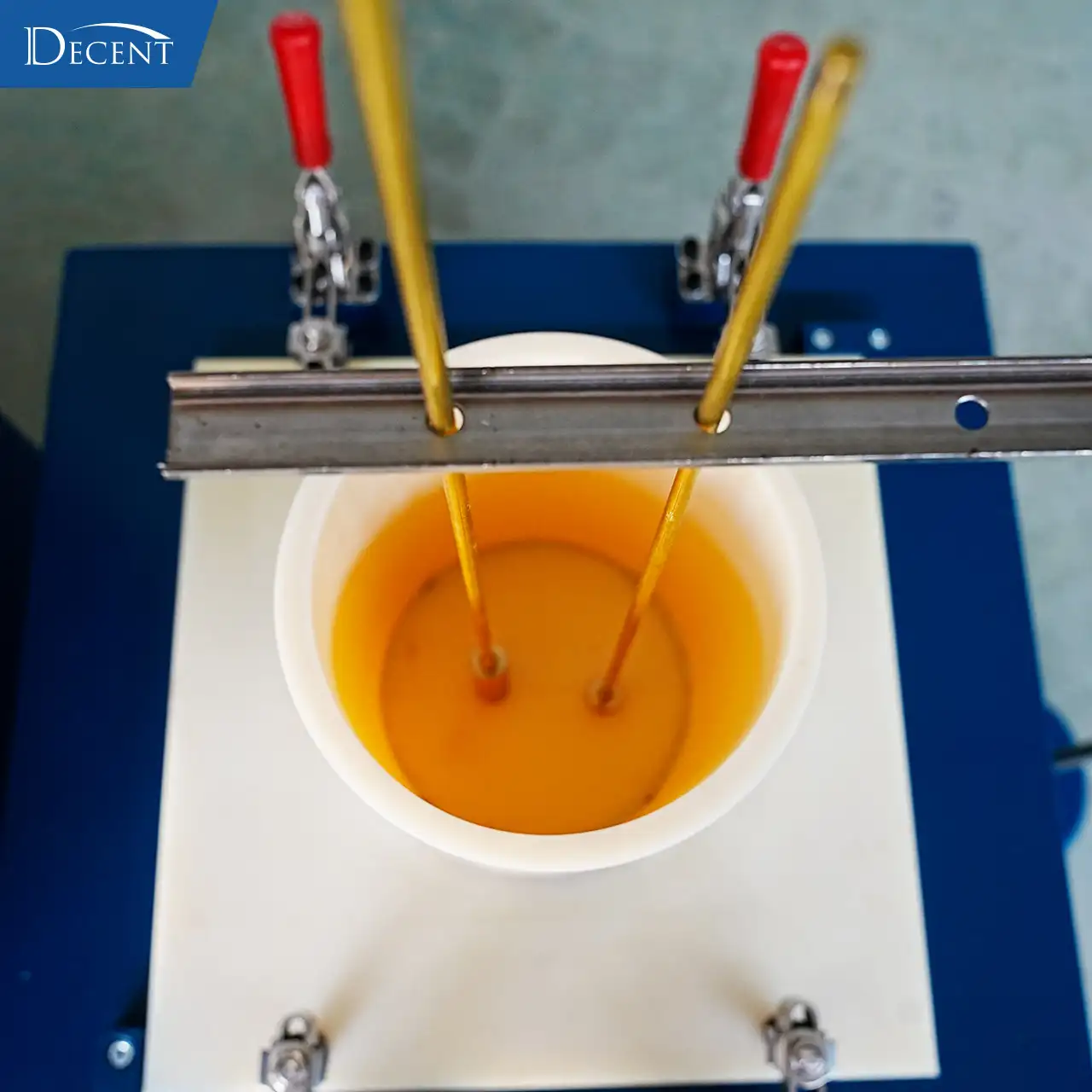 The Invisible Killer: 3 Core TML Testing Equipment Defend Against Solid Bulk Cargo Liquefaction Crisis 6 DECENT DTML-I Penetration Tester close-up view showing dual penetration rods measuring in liquid slurry. Professional TML testing equipment for bulk cargo, IMSBC compliant, used for objective FMP and TML detection of fine-grained mineral concentrates to ensure maritime safety.