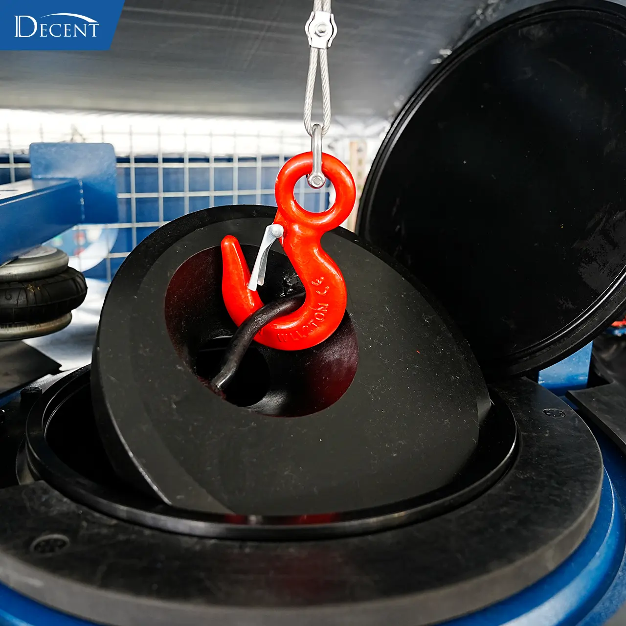 DECENT Lab Pulverizers Enhancing Efficiency & Fineness in Mineral Processing Applications 2 DECENT DP5000 pulverizer mill internal grinding bowl and structure – heavy-duty, efficient mineral sample processing with integrated lifting
