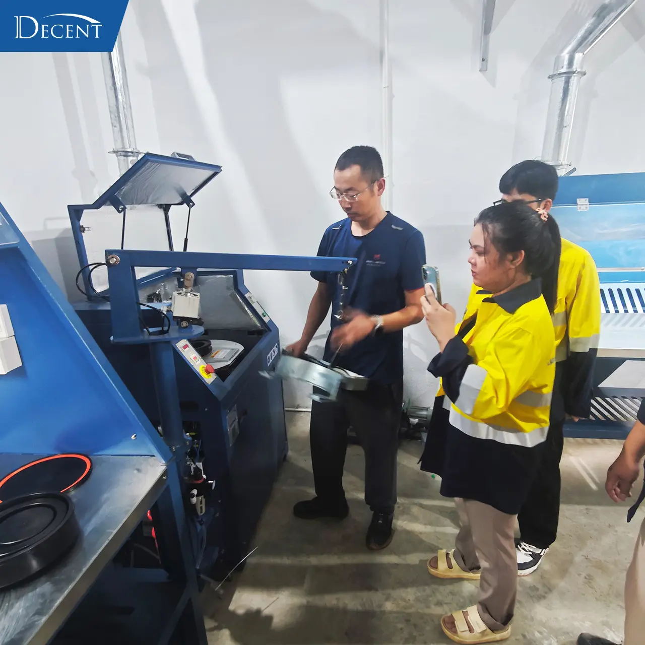 Qingdao Decent Group engineer delivers on‑site grinding mill operational demonstration for fire assay workflow integration in remote mining laboratory